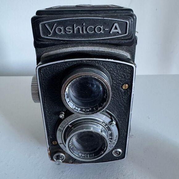 Vintage Yashika A 120 Film Twin Lens Film Camera - Picture 1 of 8